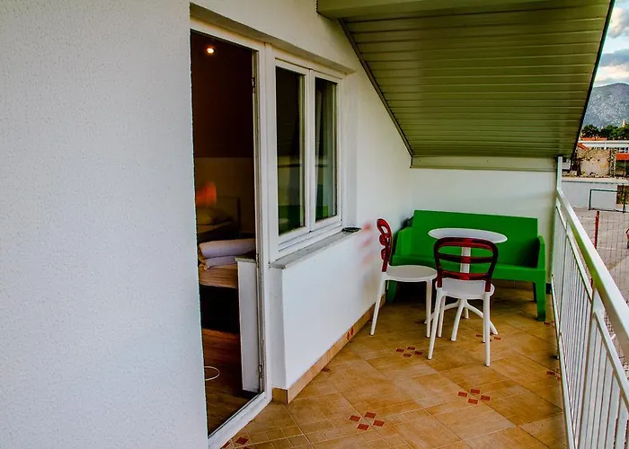 Magic River View アパート